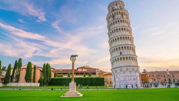 Pisa Kulesi neden eğik ve neden devrilmiyor?