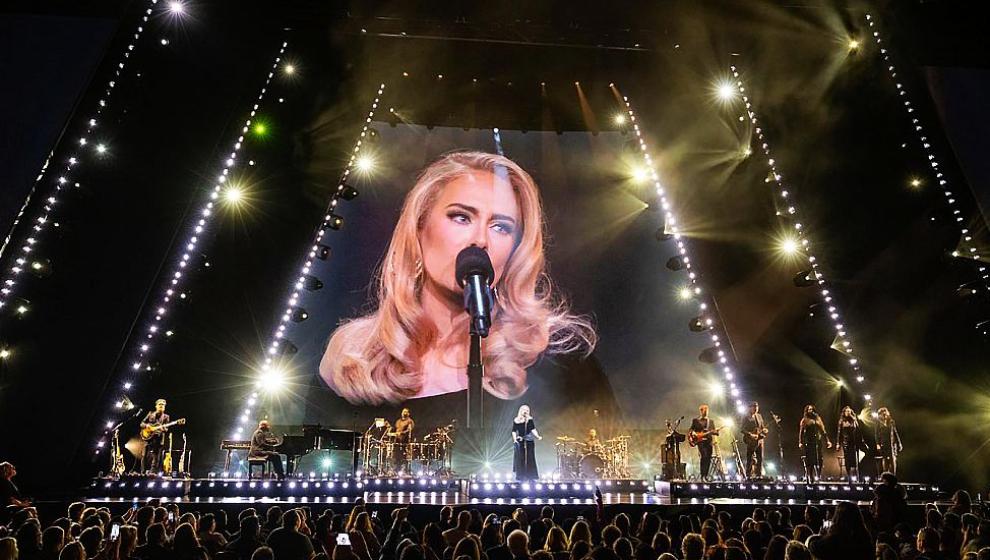 Grammy ödüllü şarkıcı Adele Avrupa'ya geliyor...
